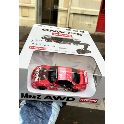 Supreme Kyosho Mini-Z Nissan Skyline Nismo R33