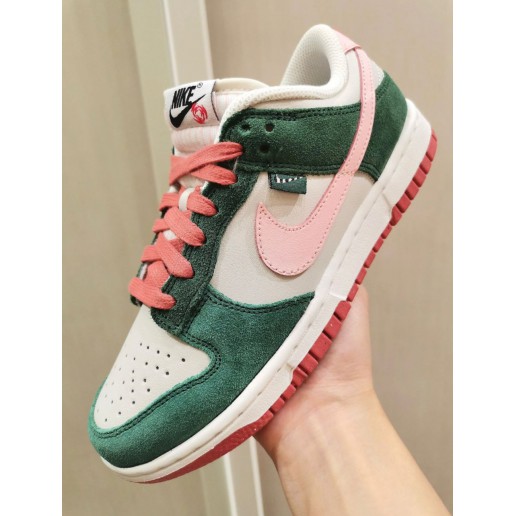 Nike Dunk All Petals United