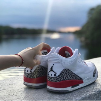 Nike AirJordan 3 ‘ Fire Red ‘