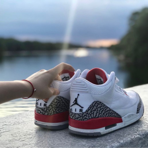 Nike AirJordan 3 ‘ Fire Red ‘