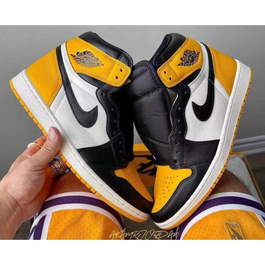 Nike AirJordan 1 ’ Taxi ‘ Yellow Toe 2022