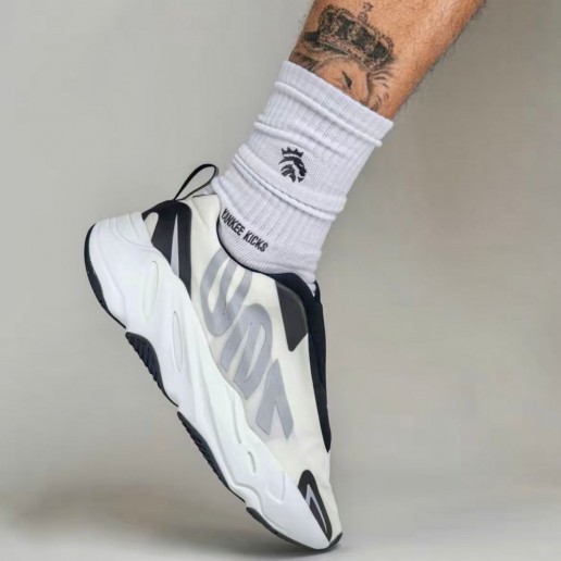 Yeezy Boost 700 MNVN Lacelessc ‘Analoh’