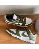 Nike Dunk 'Medium Olive' Sneakers