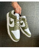 Nike Dunk 'Medium Olive' Sneakers